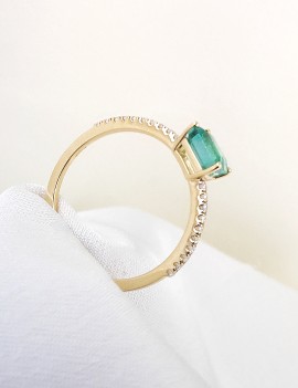 Anillo Kira Esmeralda 0.74ct y Diamantes | Oro Amarillo 18k
