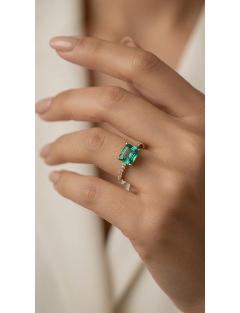 Anillo Kira Esmeralda 0.74ct y Diamantes | Oro Amarillo 18k