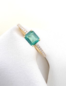 Anillo Kira Esmeralda 0.74ct y Diamantes | Oro Amarillo 18k