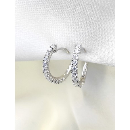 Pendientes de aro Amelia en oro blanco de 18 quilates de 18mm de diámetro con pavé de 26 diamantes brillantes.