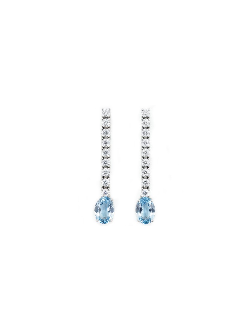 Pendientes de oro blanco 18k modelo Anna con aguamarinas ovales azul celeste y una hilera de diamantes de talla brillante.