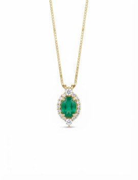 Collar de oro amarillo 18k modelo Alma con esmeralda ovalada central de 0.37ct y halo de 16 diamantes de talla brillante.