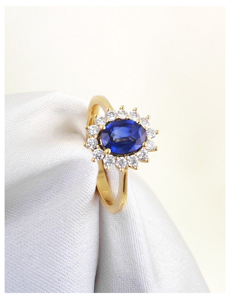 Anillo Zafiro Oval 5x7mm Diseño Corona. Diamantes 0.28ct E-VS