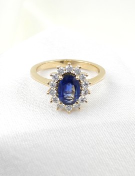 Anillo Zafiro Oval 5x7mm Diseño Corona. Diamantes 0.28ct E-VS