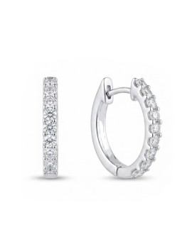 Pendientes de aro Amelia en oro blanco de 18 quilates con una hilera de diamantes de talla brillante en la sección frontal.
