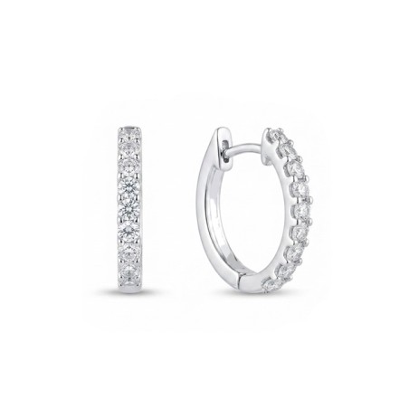 Pendientes de aro Amelia en oro blanco de 18 quilates con una hilera de diamantes de talla brillante en la sección frontal.
