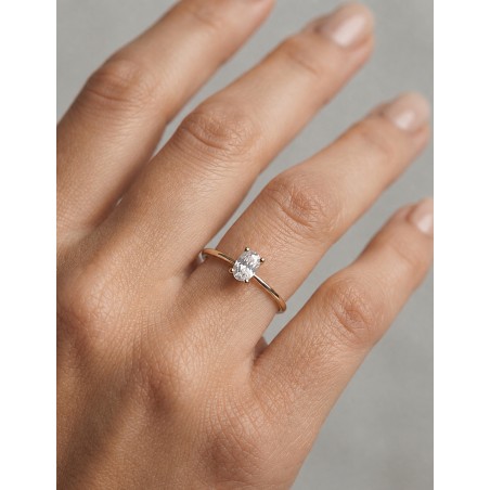 Carol: Anillo de Diamante Talla Oval | Oro Amarillo 18k · Marga Mira