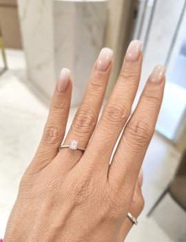 Carol: Anillo de Diamante Talla Oval | Oro Blanco 18k · Marga Mira