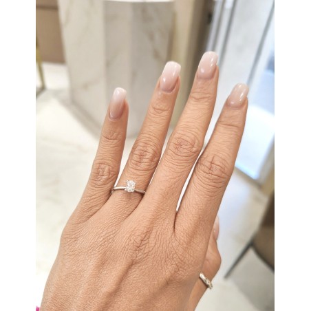 Carol: Anillo de Diamante Talla Oval | Oro Blanco 18k · Marga Mira