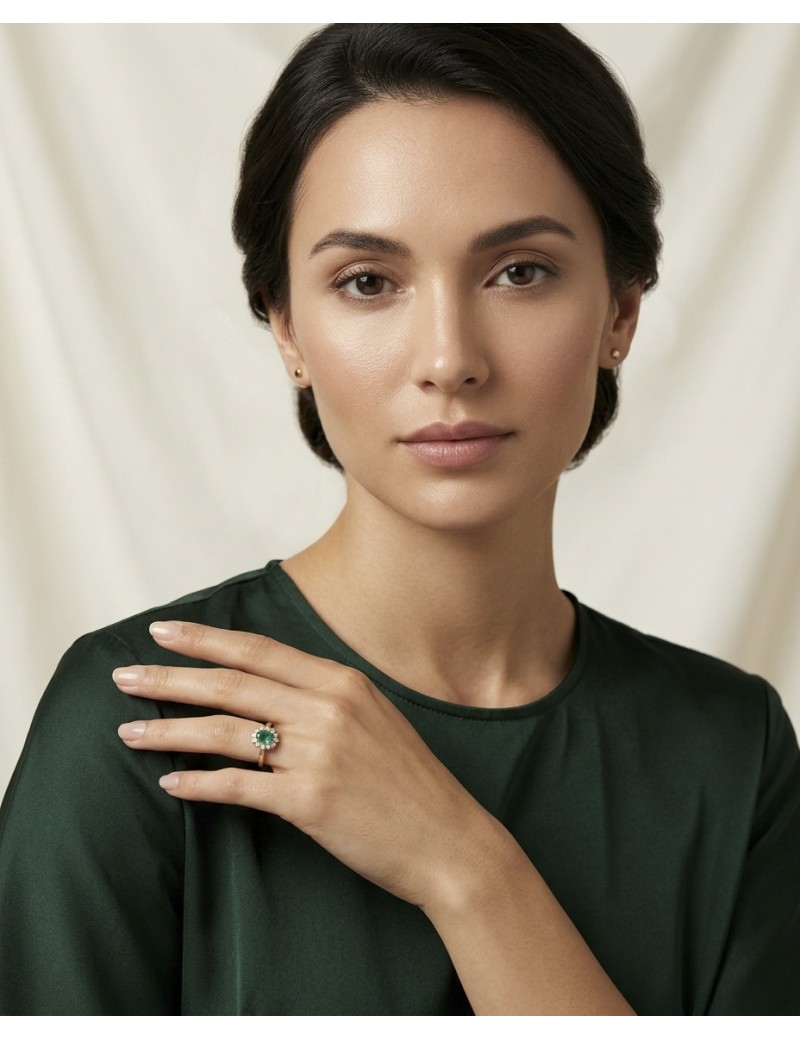 Victoria: Anillo Esmeralda Oval 0,56ct y Diamantes Orla · Marga Mira