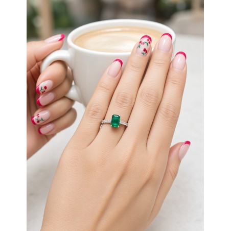 Erika: Anillo de Esmeralda 0.82ct y 16 Diamantes | Oro Blanco 18k