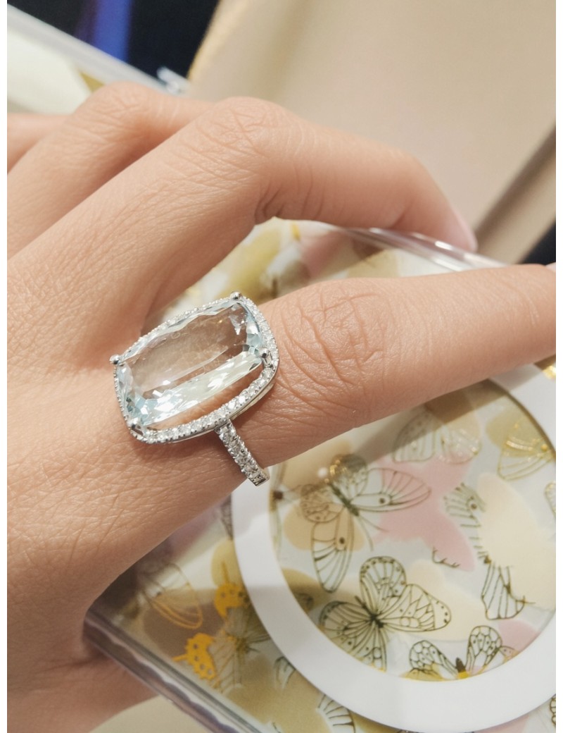 Rania: Anillo de Aguamarina Cojín 15,5x10mm y Diamantes · Marga Mira
