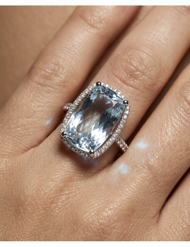 Rania: Anillo de Aguamarina Cojín 15,5x10mm y Diamantes · Marga Mira