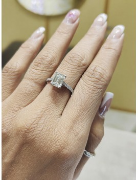 Erika: Anillo Diamante Talla Esmeralda Oro Blanco 18k | Marga Mira