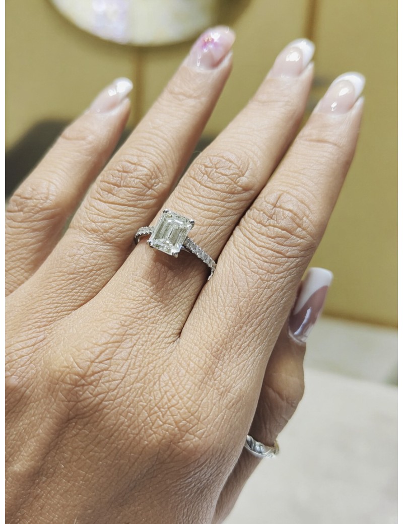 Erika: Anillo Diamante Talla Esmeralda Oro Blanco 18k | Marga Mira