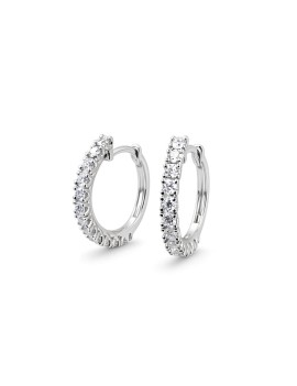 Pendientes de aro Amelia en oro blanco de 18 quilates de 18mm de diámetro con pavé de 26 diamantes brillantes.