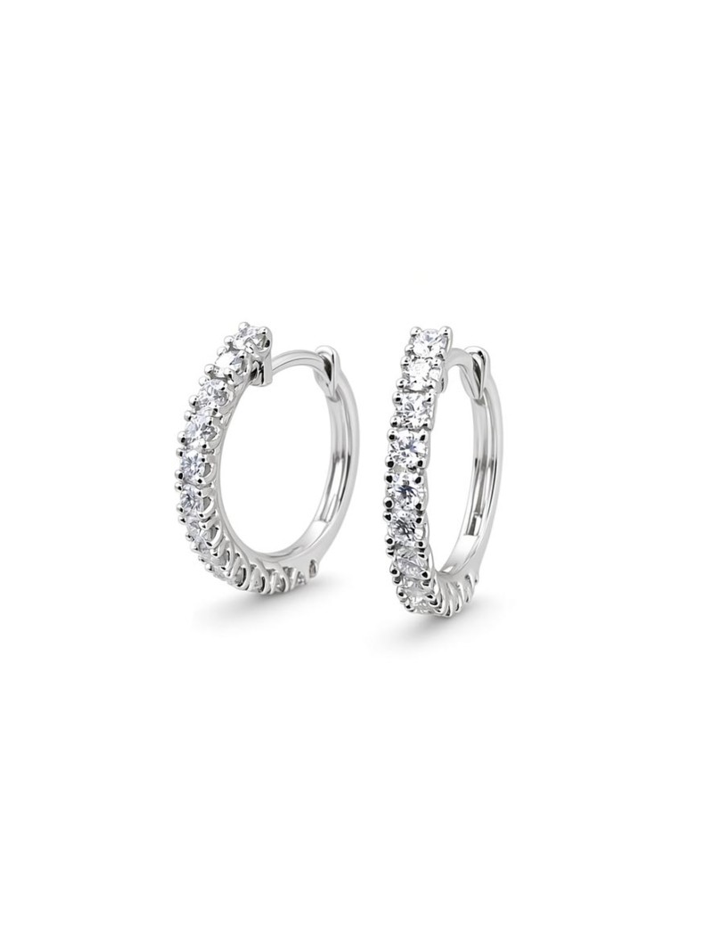 Pendientes de aro Amelia en oro blanco de 18 quilates de 18mm de diámetro con pavé de 26 diamantes brillantes.