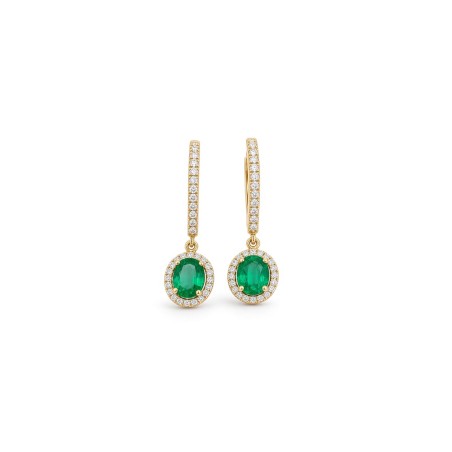 Pendientes de oro amarillo 18k con esmeraldas ovales de 1.36ct y halo de diamantes de talla brillante.