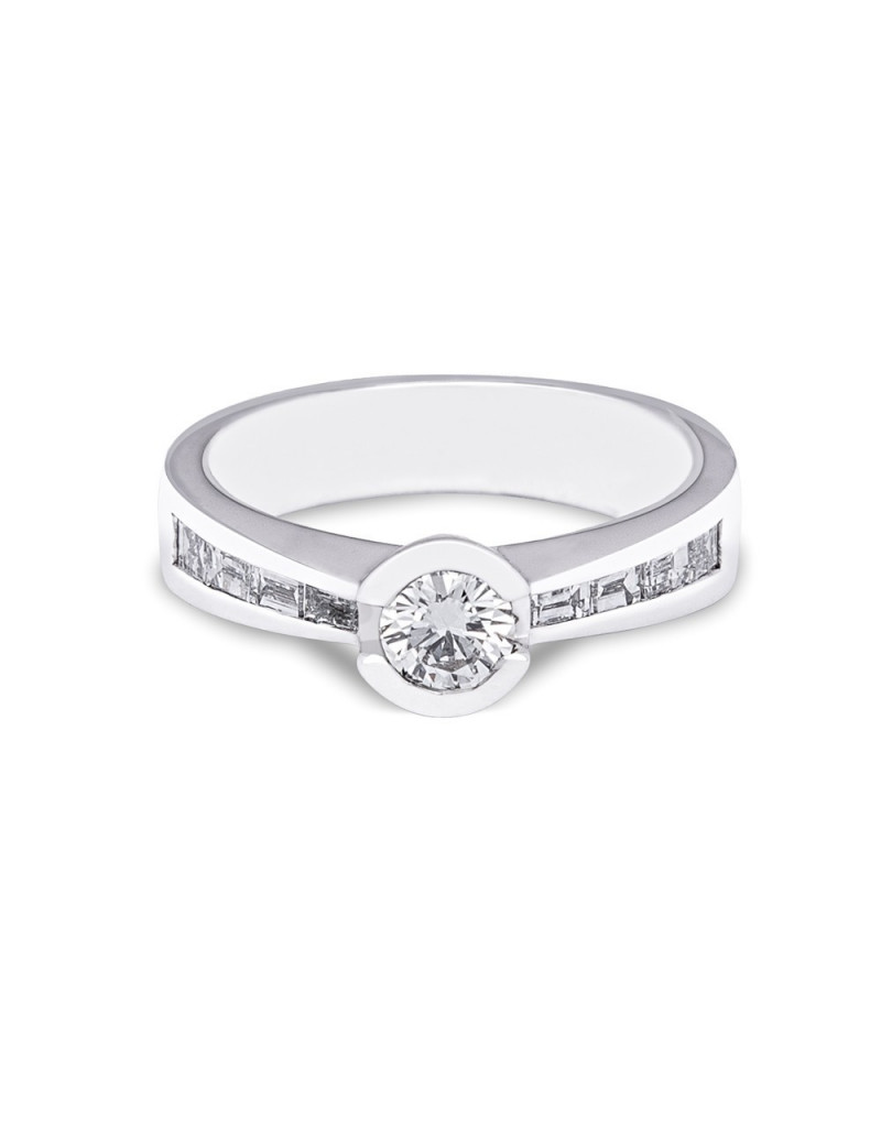 Anillo Solitario de Oro Blanco con Diamantes 0,83kts